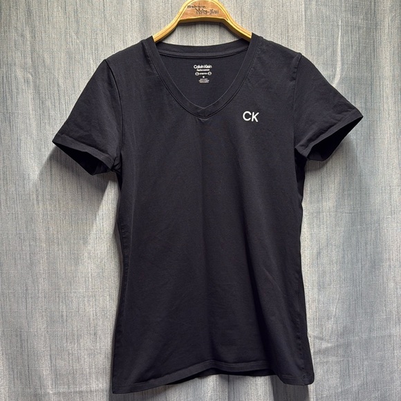 💙🩷 Calvin Klein black short sleeve shirt size medium - Picture 1 of 7